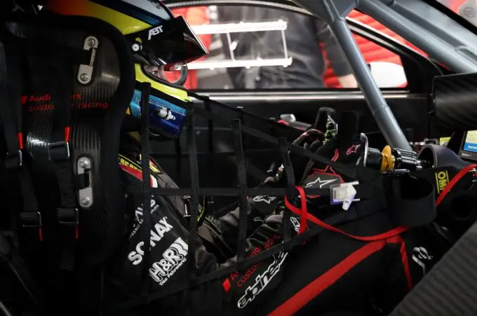 Mike_Rockenfeller_helm_ABT_DTM_2021