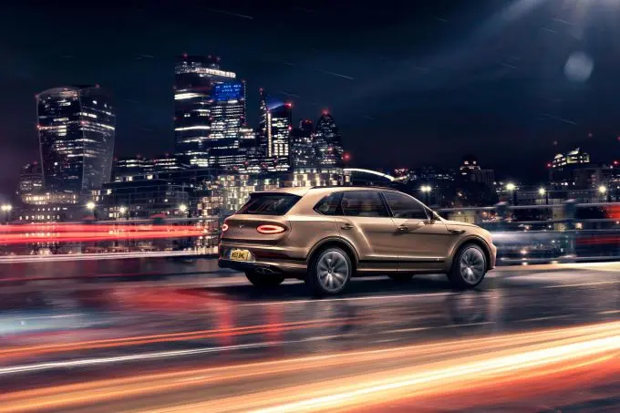  Bentley Bentayga Hybrid 5