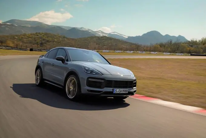 porschecayenneturbogt12