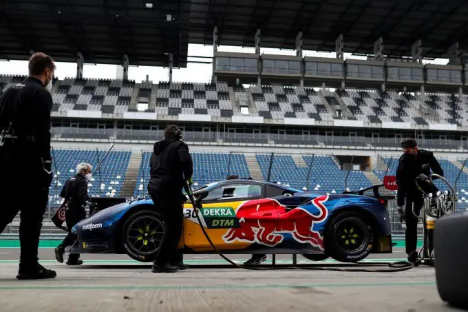 Red_Bull-Ferrari_von_Liam_Lawson_NZL