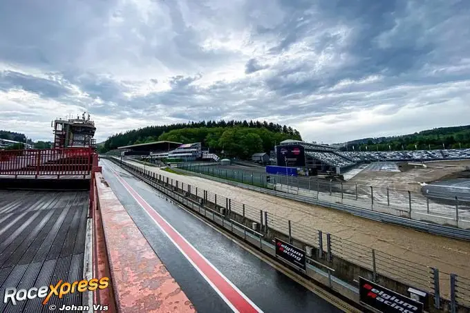 Circuit Spa-Francorchamps onder water, Eau Rouge overstroomd
