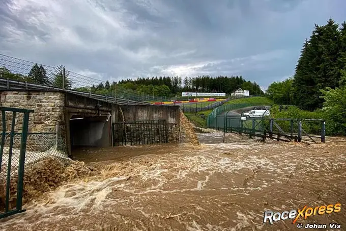 Circuit Spa-Francorchamps onder water, Eau Rouge overstroomd
