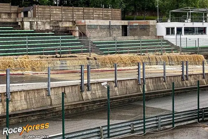 Circuit Spa-Francorchamps onder water, Eau Rouge overstroomd