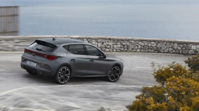 Topscore voor CUPRA Leon e-HYBRID in strenge Euro NCAP-test