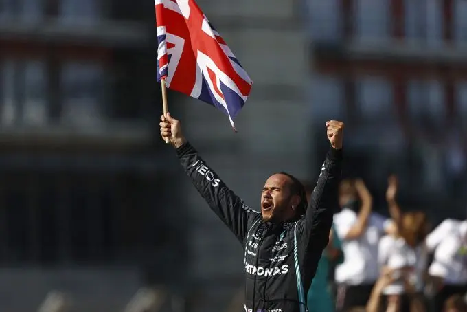 Lewis_Hamilton_winner_British_Grand_Prix_2021_Silverstone