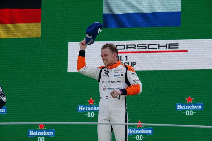 Porsche Mobil 1 Supercup Larry ter Voorde chapeau
