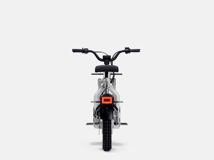 Polestar onthult samen met CAKE een limited edition e-moped