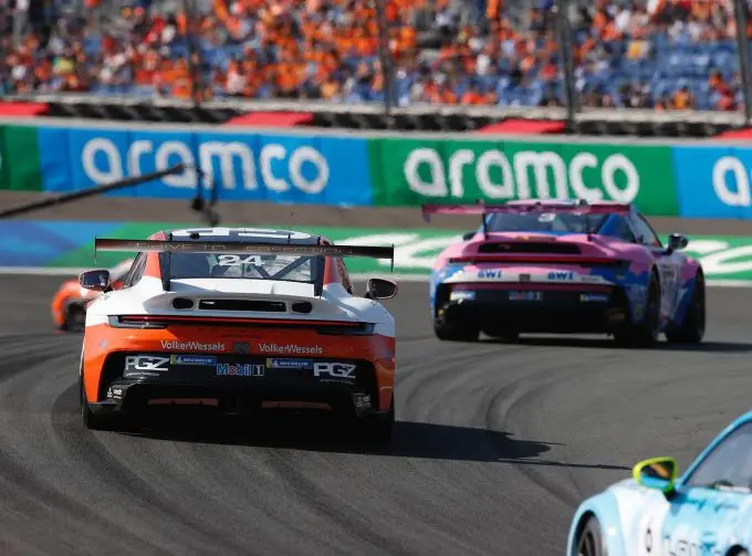 Porsche Mobil 1 Supercup Zandvoort Max van Splunteren achterkant
