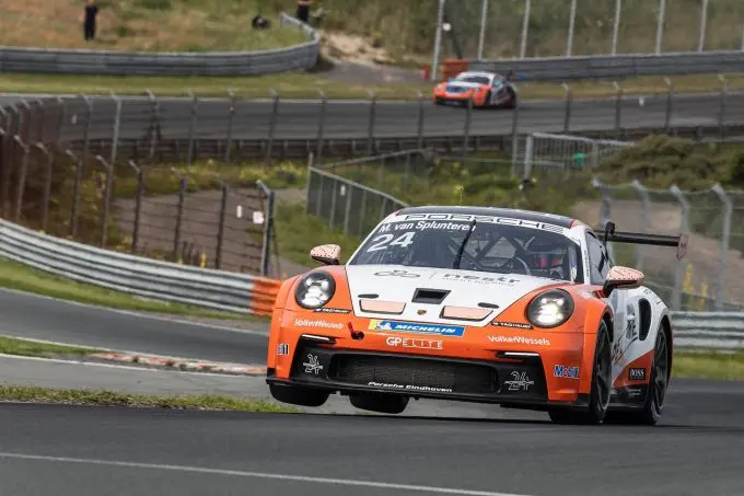 Porsche Mobil 1 Supercup Zandvoort Max van Splunteren rv voorwiel liften 2