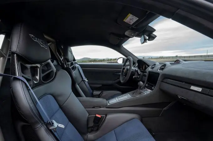 1_Porsche 718 Cayman GT4 RS: bomvol Rennsport-genen