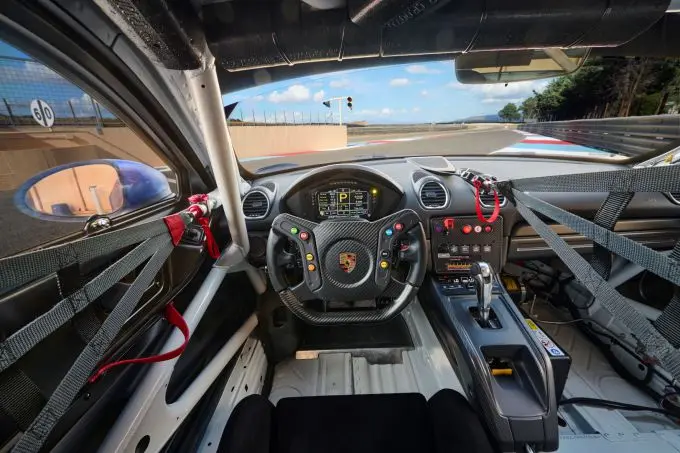2_Porsche_718_Cayman_GT4_RS_Clubsport_769_179c
