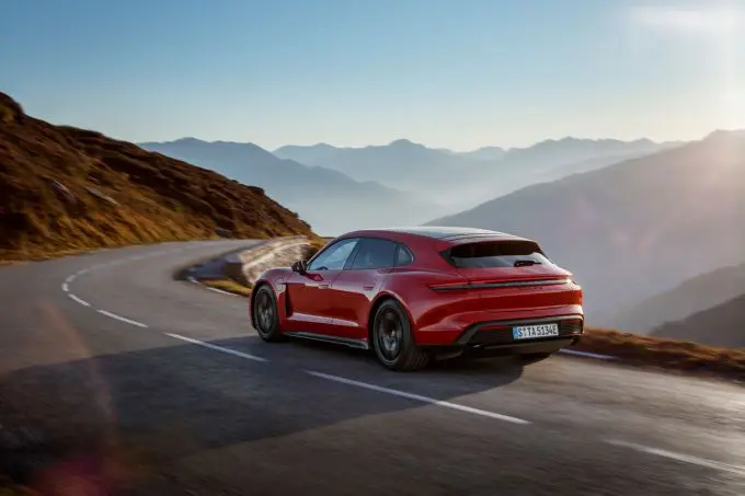 5 Porsche Taycan GTS met range +500