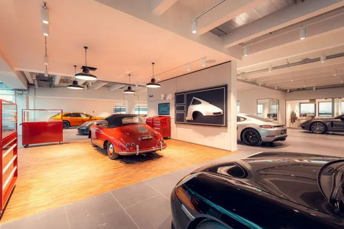 Porsche_356_cabrio_showroom_carportrotterdam