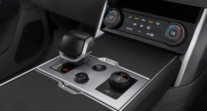 De New Range Rover SV: hoe innovatieve en verfijnde materialen de moderne luxe van Special Vehicle Operations definiëren