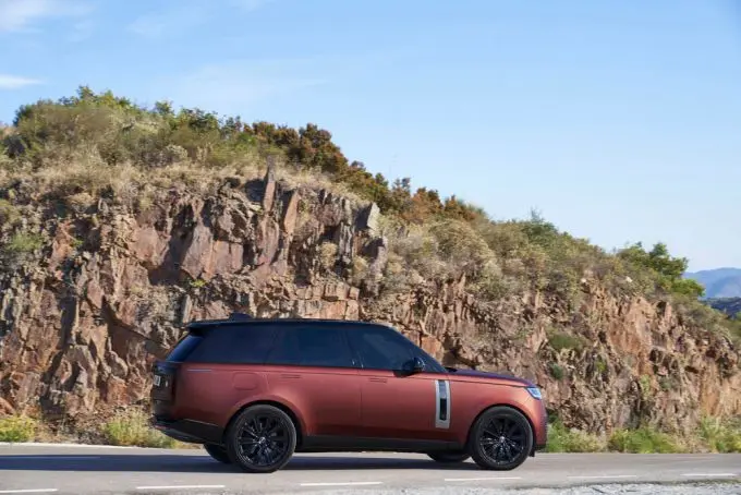 De New Range Rover SV: hoe innovatieve en verfijnde materialen de moderne luxe van Special Vehicle Operations definiëren