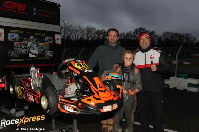 Boris Verhage sterk debuut in MiniMax met winst hier met teambaas Pierre Redeker