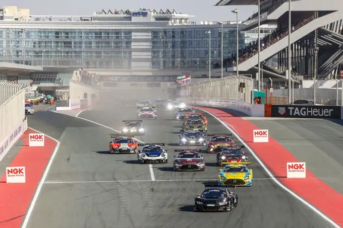 24H DUBAI 2022 startveld 4