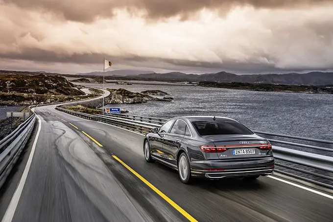 Audi A8 Grijs