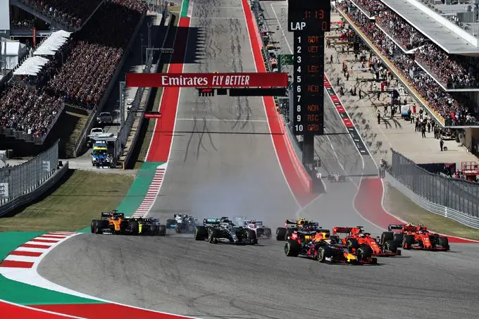 Max_Verstappen_leads_F1_with_Red_Bull