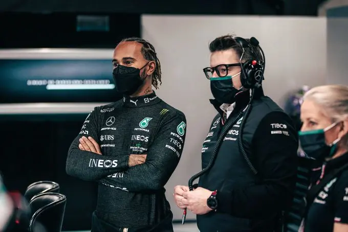 Mercedes_Barcelona_Lewis_Hamilton_Andrew_Shovlin_pre_season_tests