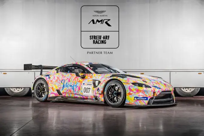 Street-Art Racing de sluier over hun nieuwe Aston Martin raceauto