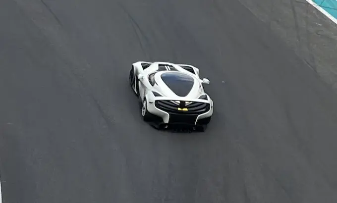 Veloqx-Fangio-Yas-Marina 3