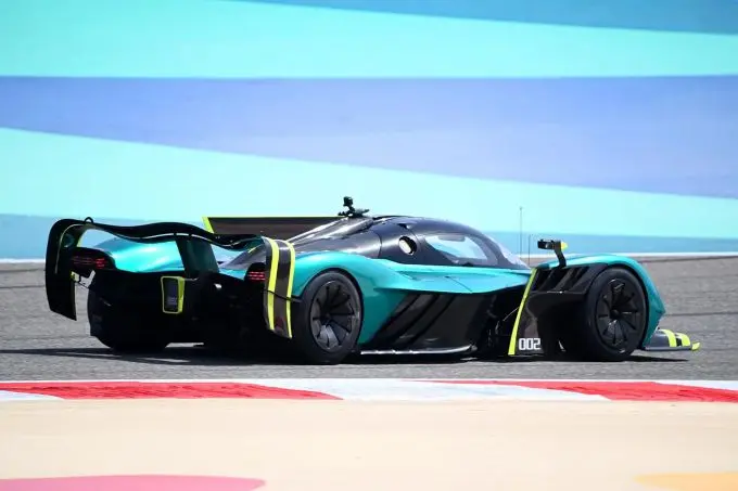 Aston_Martin_Valkyrie_at_Barhain 5