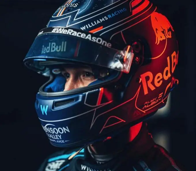 Alex_Albon_met_helm_2022