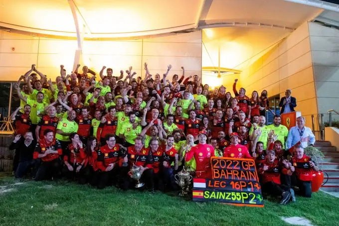Ferrari_crew_winnaar_GP_Bahrein_2022