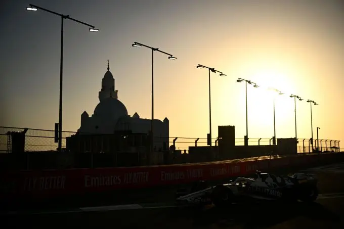 GP_Jeddah_circuit_moskee_schaduw