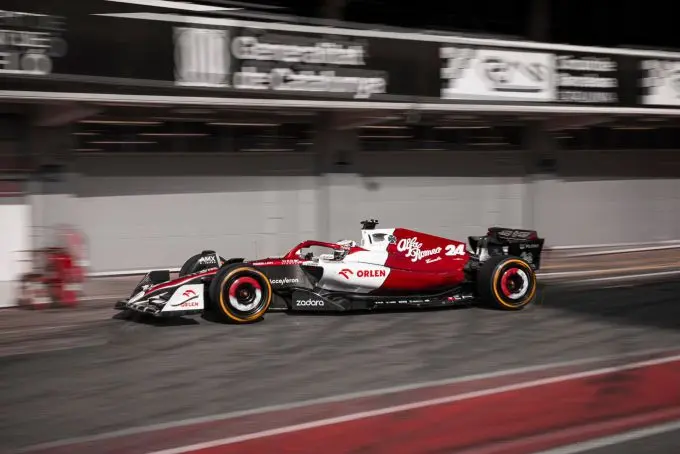 Guanyu_Zhou_F1_Alfa_Romeo_F1_Team_ORLEN_Nr24_track