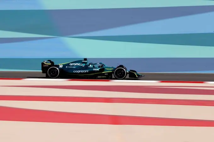 Lance_Stroll_Nr18_zijkant_F1_Aston_Martin