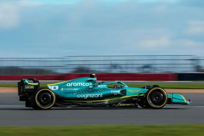 Aston_Martin_F1_2022_zijkant