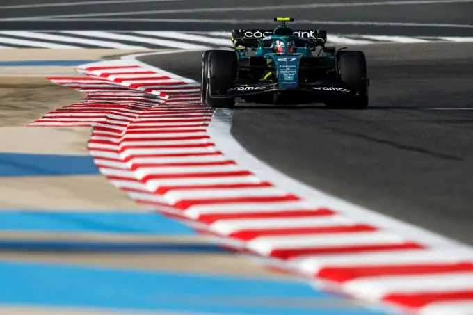 Nico_Hulkenberg_Nr27_track_front