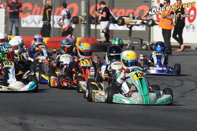 Boaz Maximov met nummer 130 aan kop en wint NK Karting