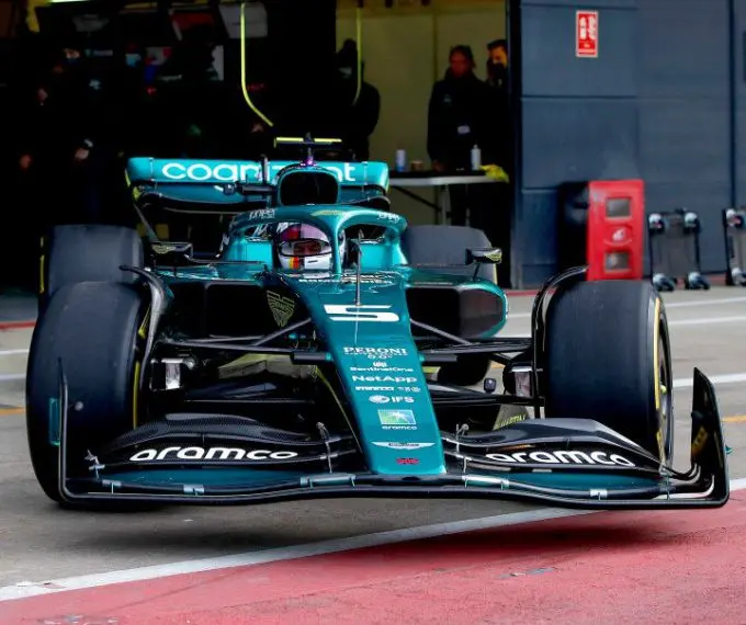 Sebastian_Vettel_leaving_for_track