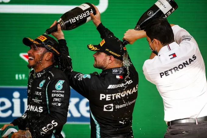 Hamilton_Bottas_Wolff_champagne F1