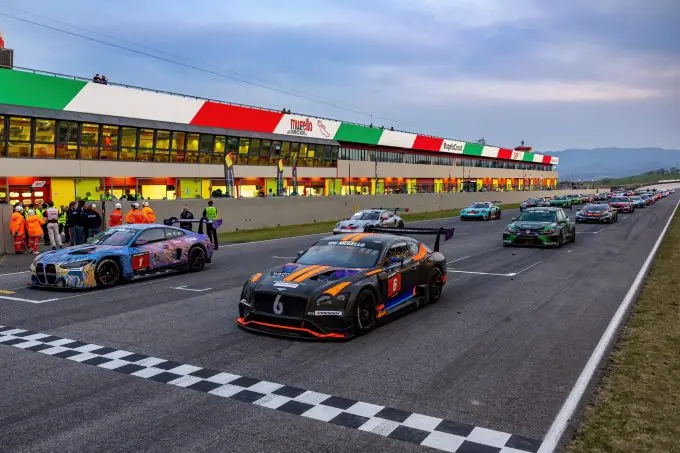 Bentley_Boda_Racing @ Mugello 3 P2 op eerste startrij 12H Mugello