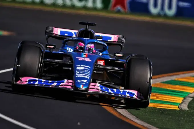 Fernando_Alonso_track_front_Australian_Grand_Prix_Friday