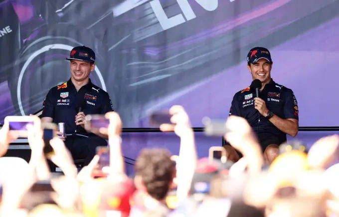 Max_Verstappen_en_Sergio_Perez