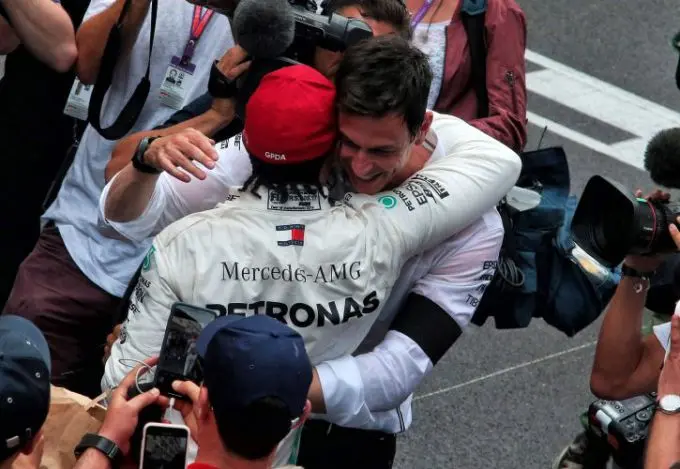 Toto_Wolff-Lewis_Hamilton
