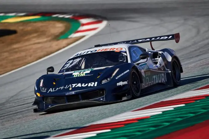 Nick_Cassidy_Ferrari_488_Alpha_Tauri_Nr37