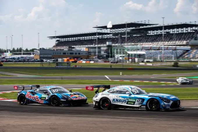 Voorbeschouwing DTM grid Lausitzring Turn 1 nr5