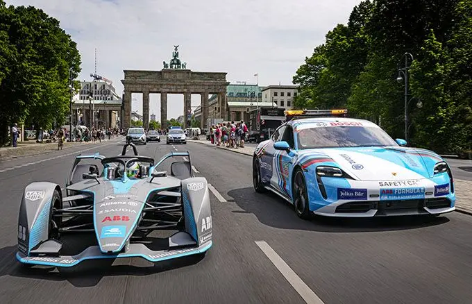 Porsche safety car