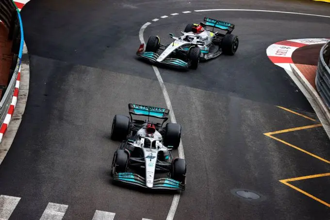 Mercedes_Russell_voor_Hamilton_Monaco 2022