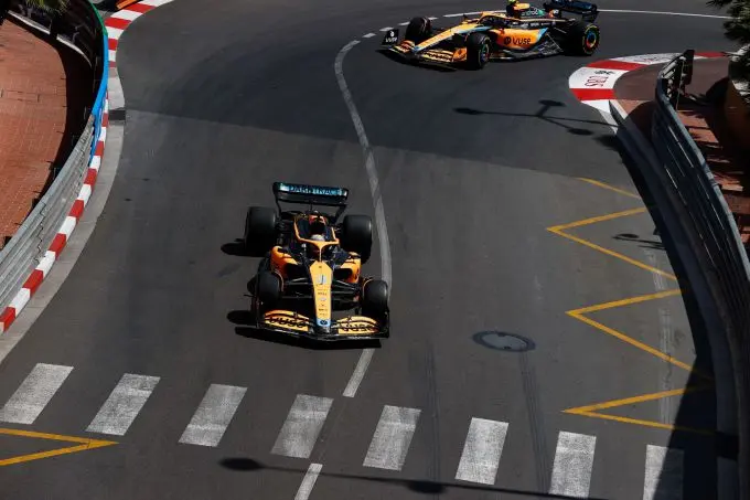 Ricciardo_Nr3_voor_Nr4_Norris_2022MonacoGrandPrix