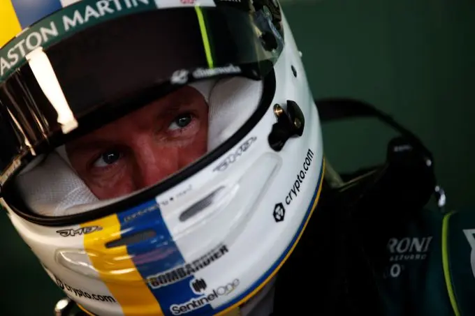 Sebastian Vettel Oekraine stripes