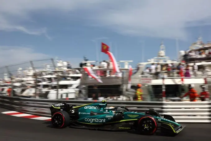 sebastian_Vettel_passeert_haven