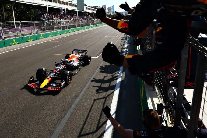 Max_Verstappen_winnaar_Bakoe