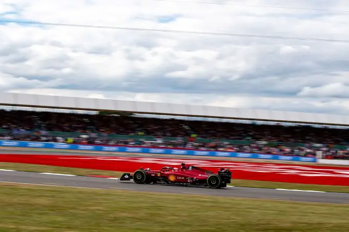 Charles_Leclerc_onderweg_GP_Brittannie